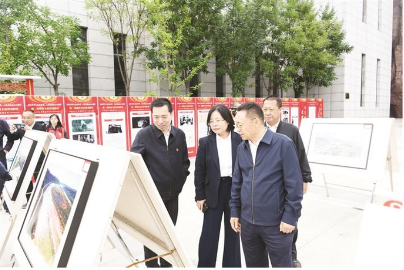 乔云出席庆祝全国人民代表大会成立70周年专题展览活动