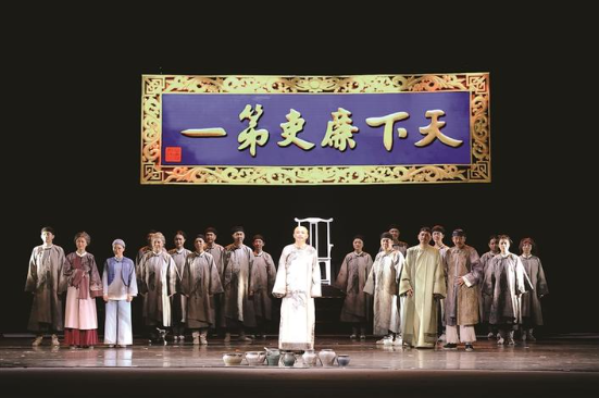 廉政题材话剧《于成龙》在吕梁市上演